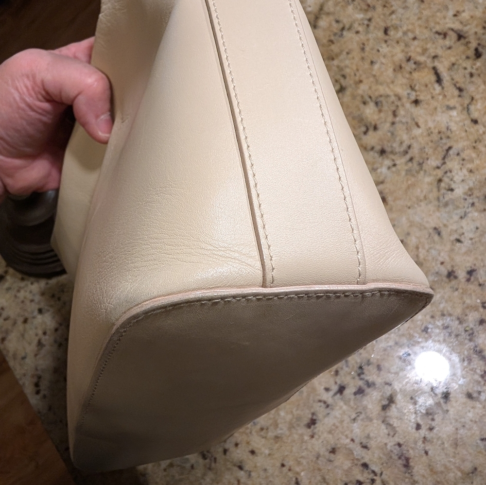 GUCCI Vintage Cream Shoulder Bag in Excellent Condition - Picture 7 of 15